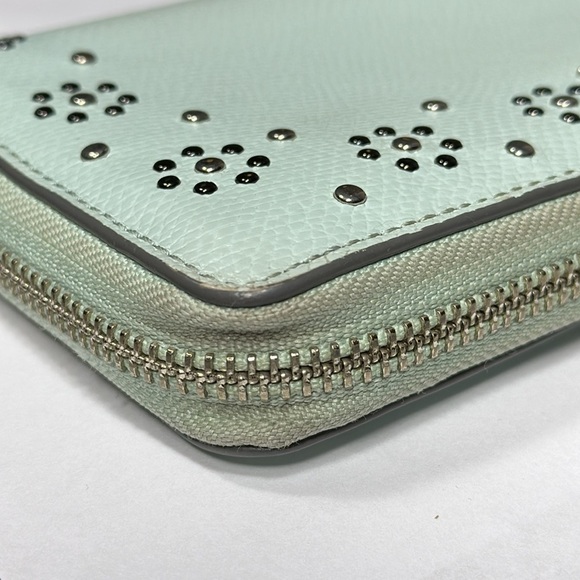 *RARE* COACH Border Stud Accordion Zip Wallet - Picture 6 of 16